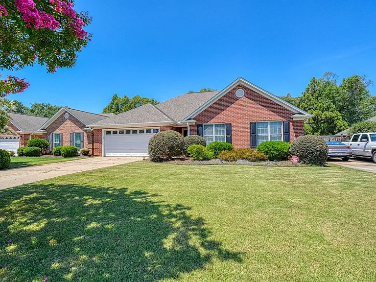 210 Rivermill Ct — Photo 2