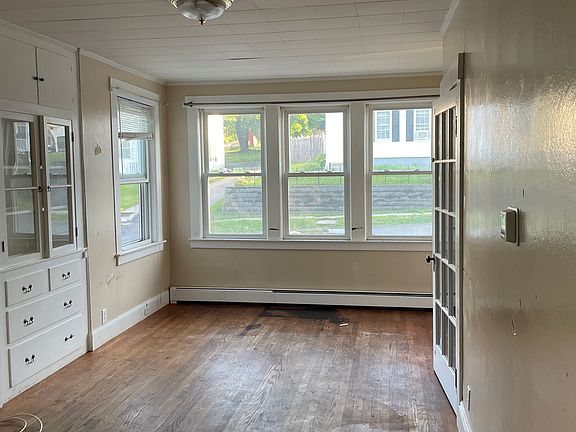 3rd image of 126 Summit St
