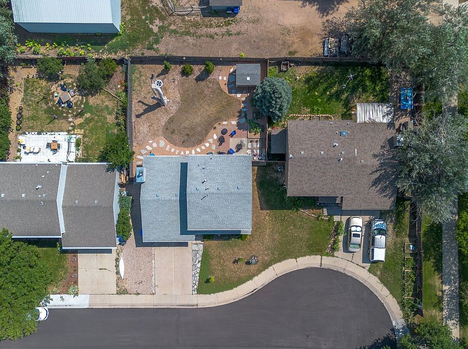 2nd image of 3013 Stadium Ct