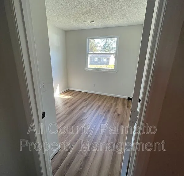 47 Elmwood Pl — Photo 3
