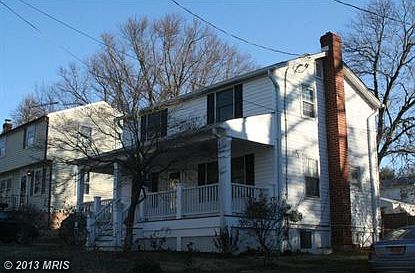 3rd image of 9913 Dickens Ave
