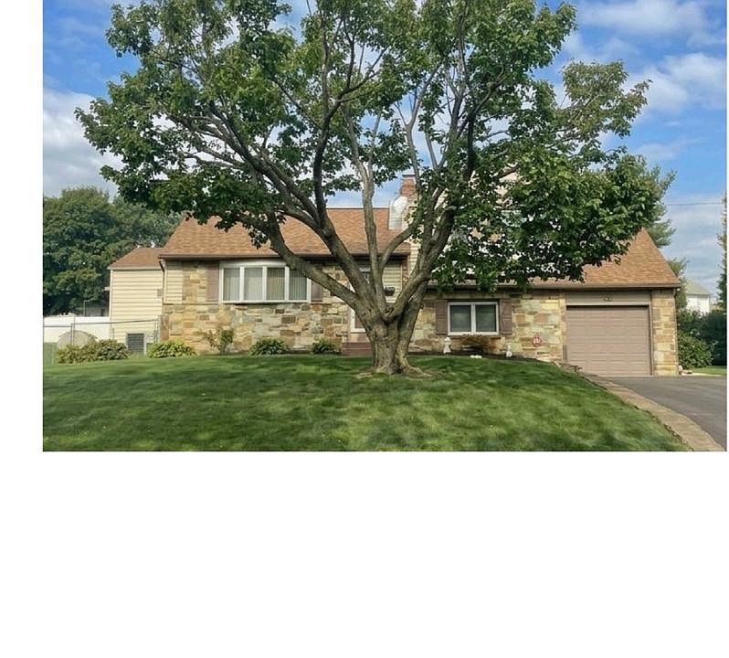 1st image of 995 Hilltop Rd