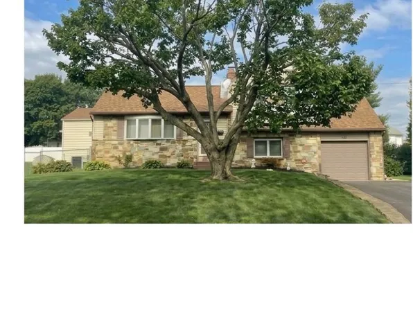 995 Hilltop Rd, Warminster, PA 18974