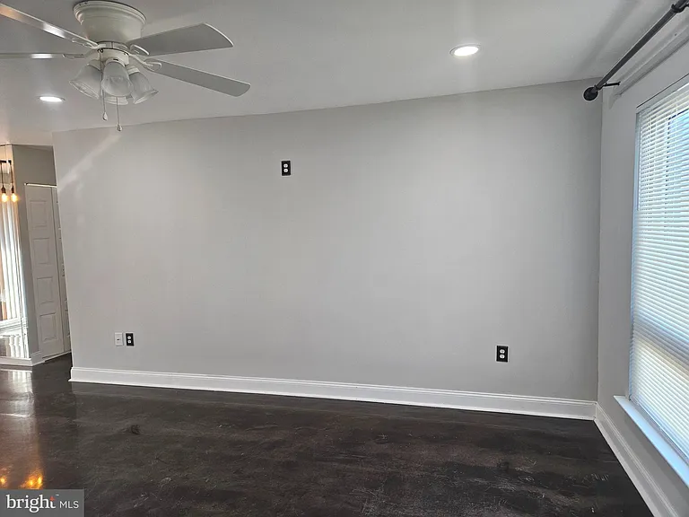 210 James Ct — Photo 11