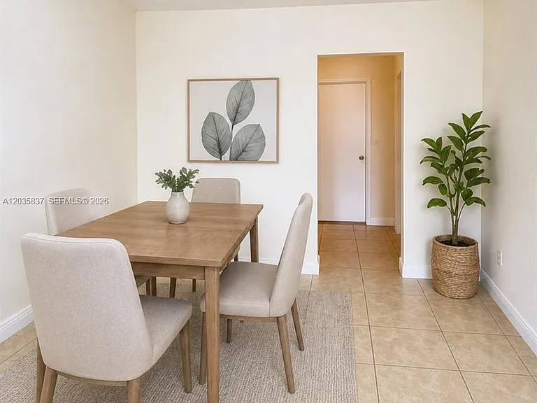 1533 NW 2nd St #6 — Photo 4