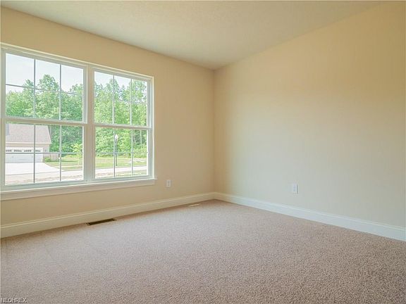 5th image of 374 Reserve Ave