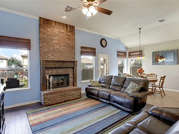 4th image of 1504 Greenside Dr