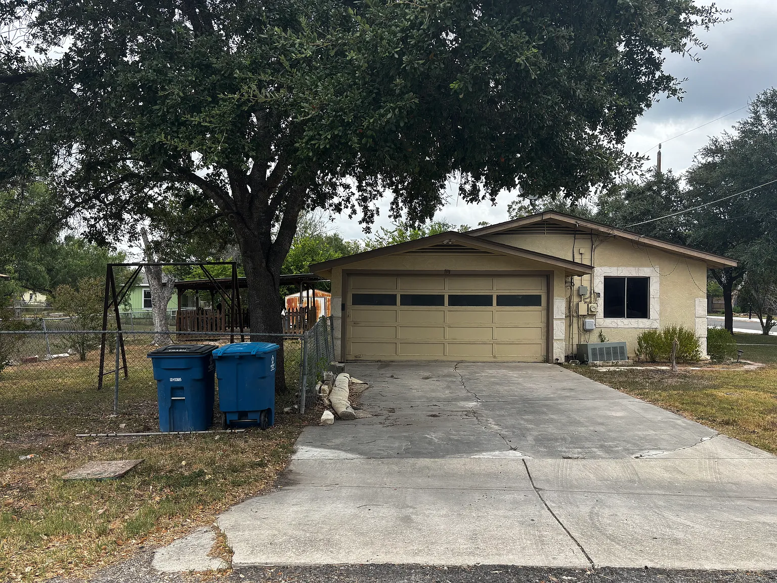 2 bed, 1250 sqft, $1,300 — Photo 3