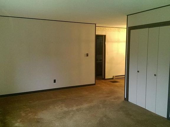 3rd image of 317 Hillcrest Dr