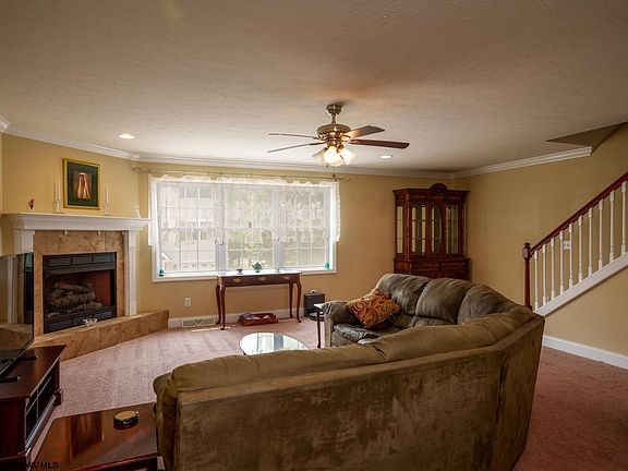 4th image of 214 Tarbert Ct