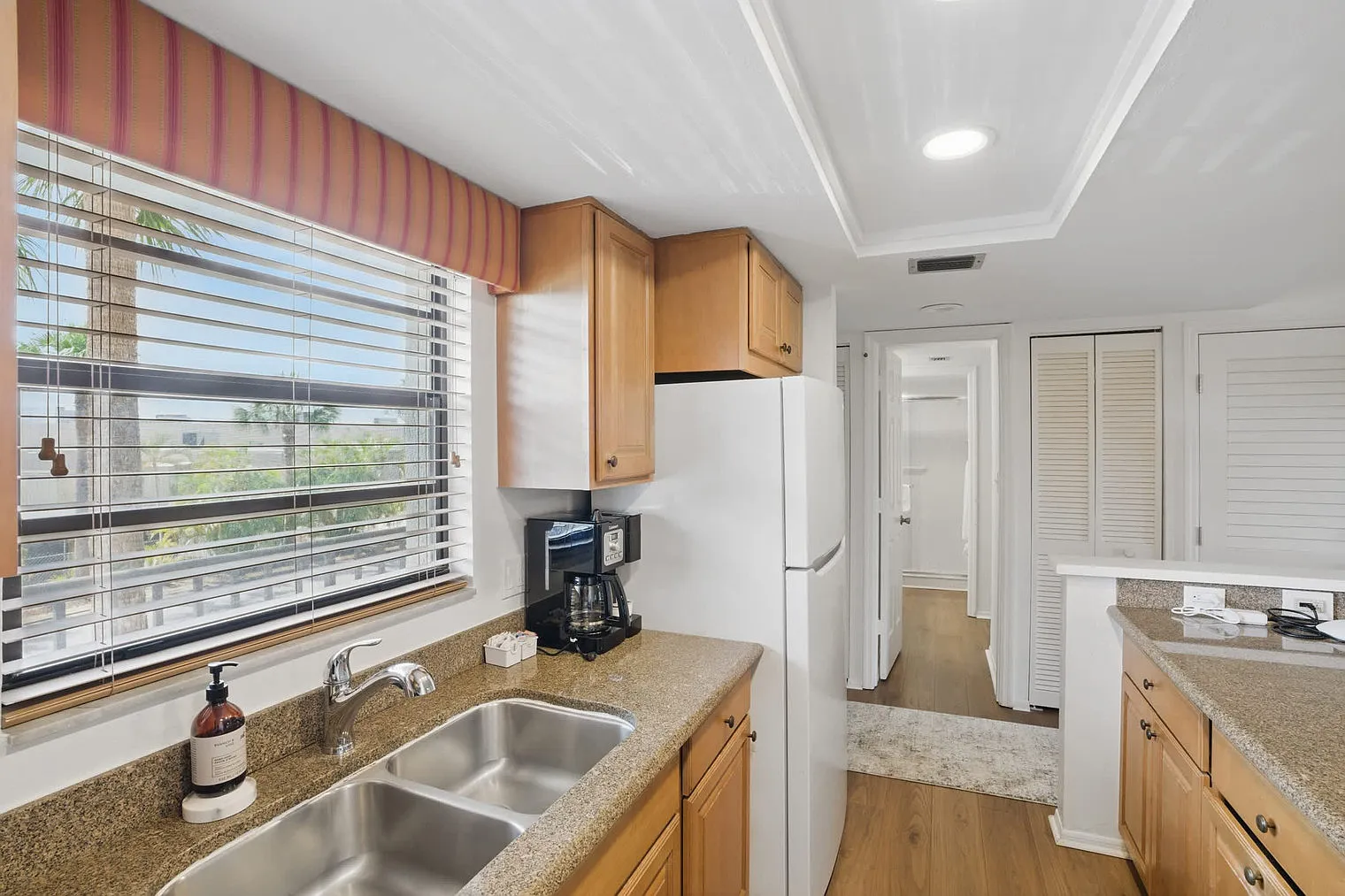 2 bed, 2.0 bath, 861 sqft, $2,902 — Photo 4