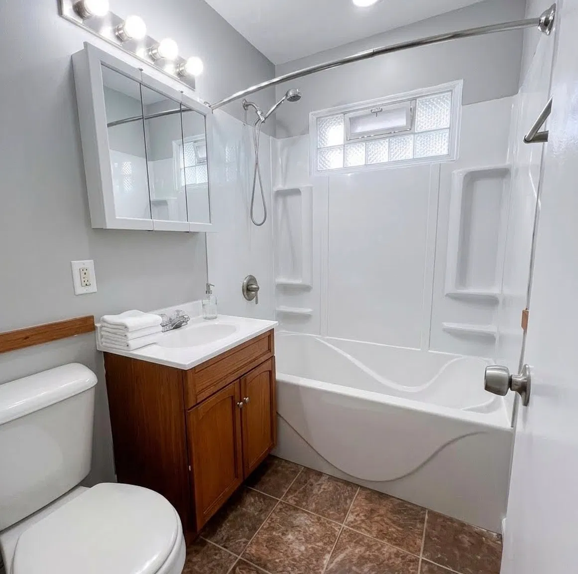 3 bed, 1000 sqft, $1,600 — Photo 3