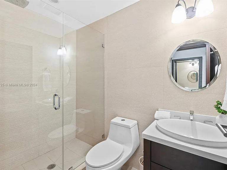 19127 Fisher Island Dr #19127 — Photo 31
