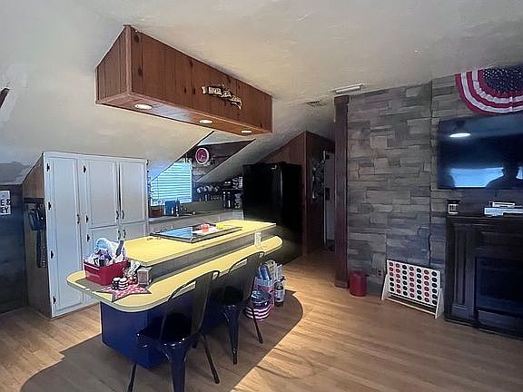 3rd image of 924 Lake June Rd