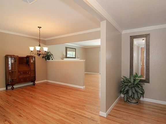 2nd image of 5021 Lassen Ave