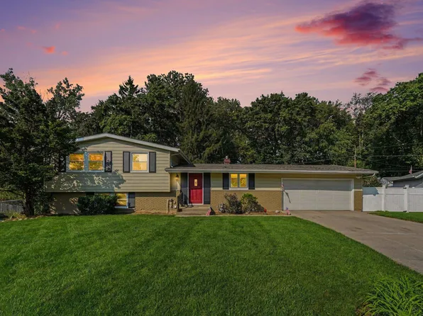 1601 Victoria Dr, Elkhart, IN 46514