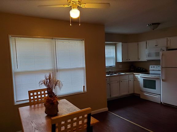 4th image of 9825 Glen Owen Dr