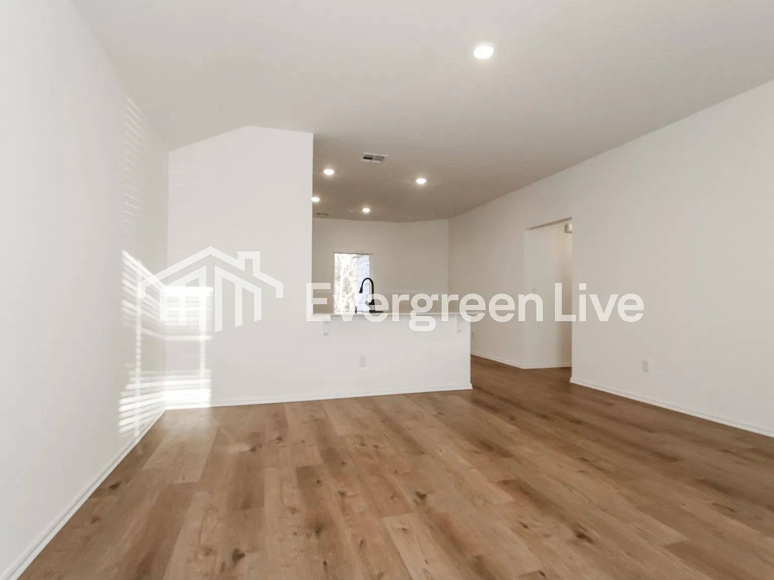 3 bed, 2.0 bath, 1216 sqft, $1,395 — Photo 4