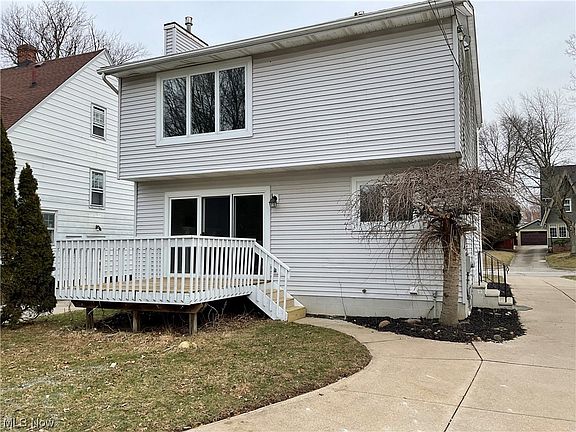 4th image of 2350 Wyandotte Ave