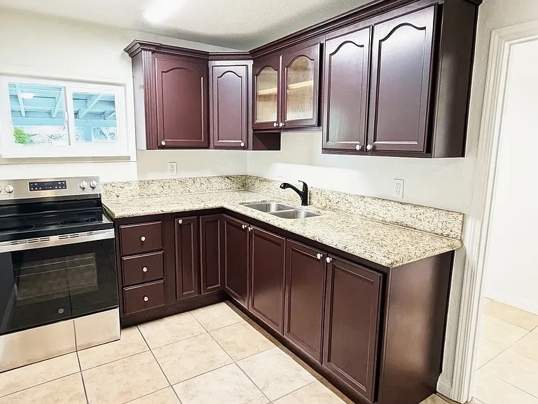 835 E Nocta St — Photo 4