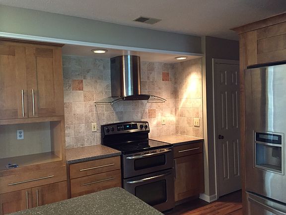 4th image of 1120 Billetter Dr