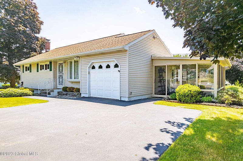 2nd image of 25 Wedgewood Drive