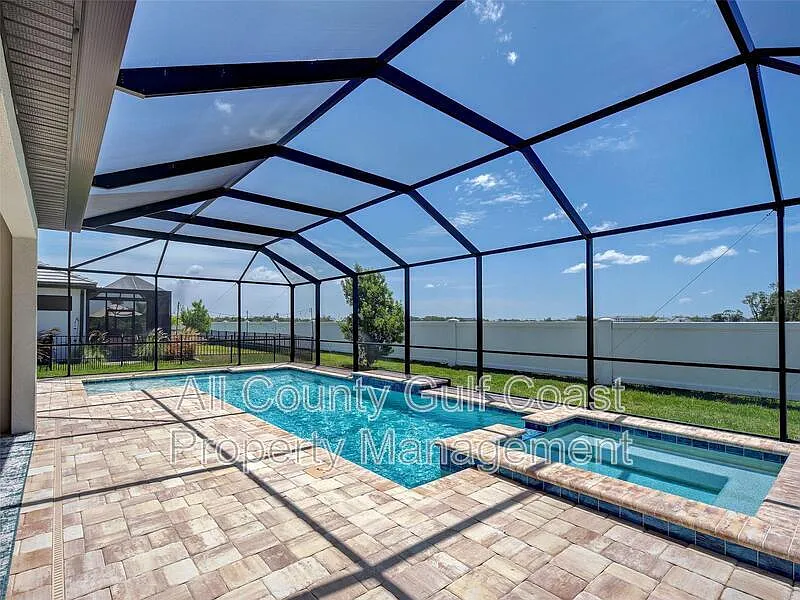 4 bed, 4.0 bath, 3174 sqft, $5,395 — Photo 2