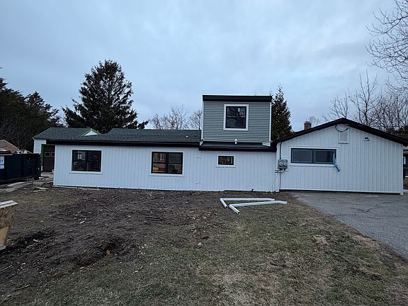 3rd image of 142 Honeyman Ave #1