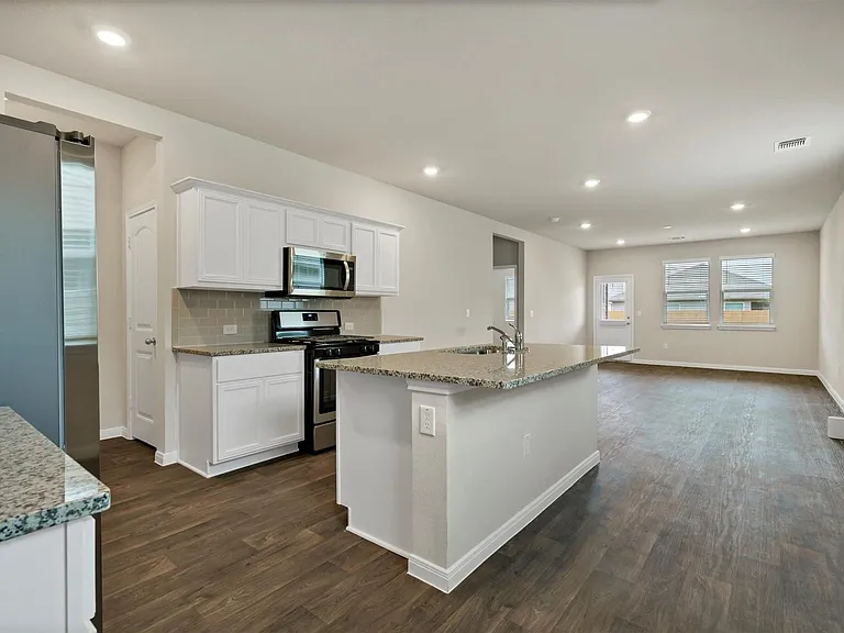 2909 Tweedy Trl — Photo 16