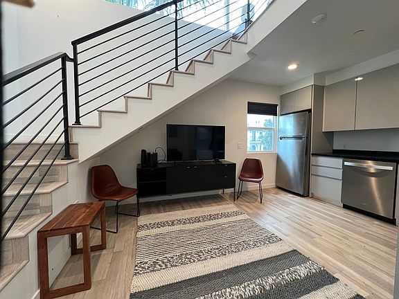4th image of 229 Granada Ave Unit 3