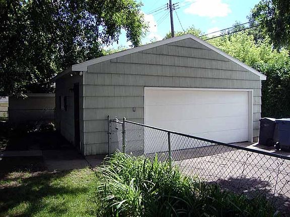 Oversized 2 car garage with lots of extra parking.