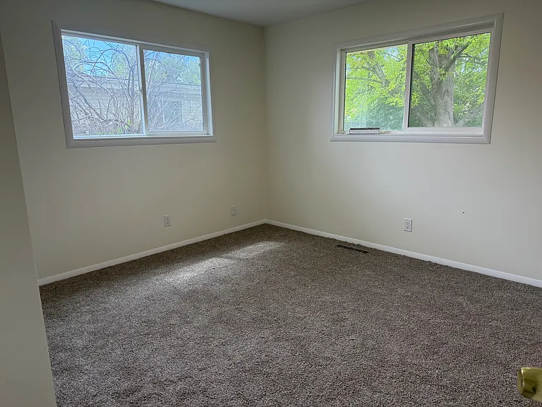 1208 Holly Dr — Photo 7