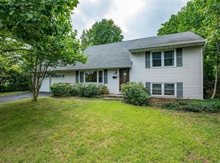 26 Mayflower Ave, Smithtown, NY 11787