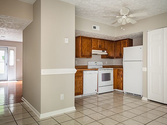 Kitchen w/washer dryer area 