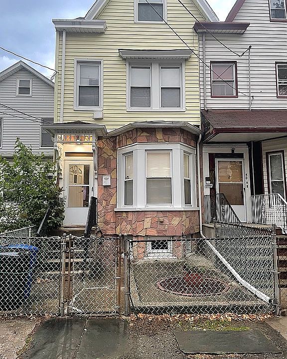 1st image of 48 1/2 Wakeman Ave
