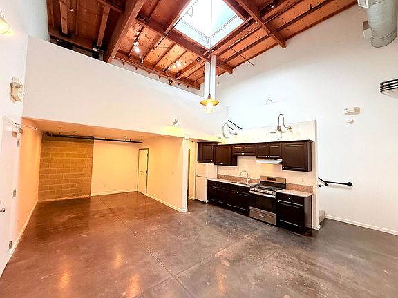 3rd image of 1734 N Main St #633-120