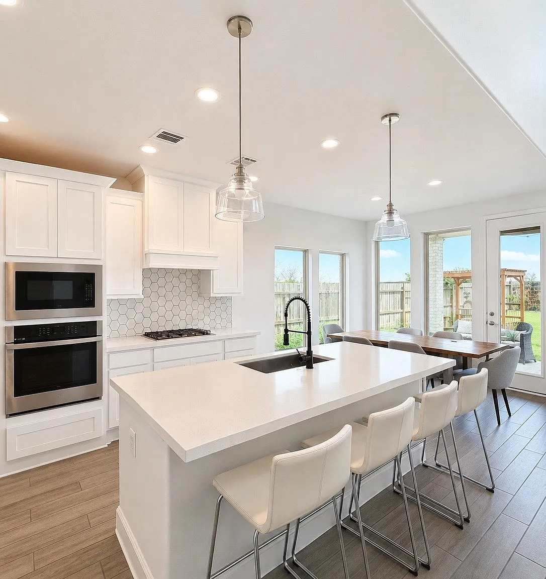 4 bed, 3.5 bath, 2500 sqft, $2,950 — Photo 3