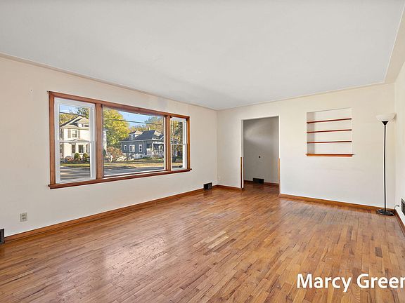 3rd image of 603 S Ferry St