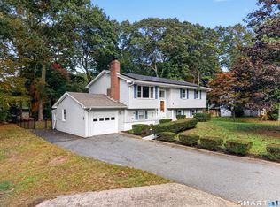 8 Pequot Drive, Ledyard, CT 06335