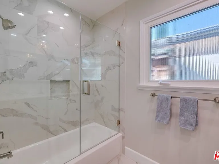 21447 Providencia St — Photo 43
