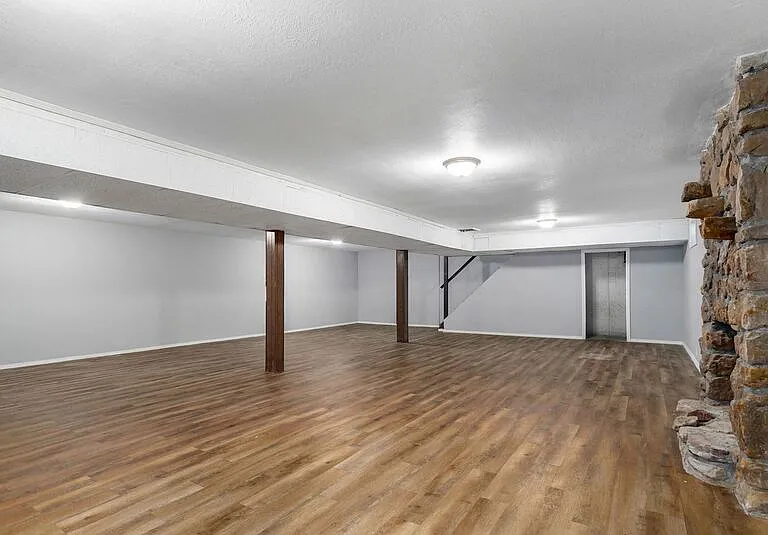 2556 W Cardinal St — Photo 17