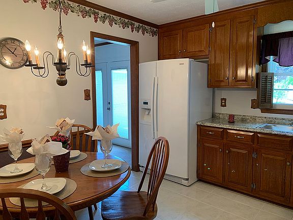Eat in Kitchen 