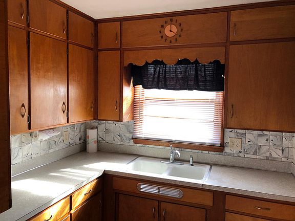 3rd image of 1823 N Lafayette Ave