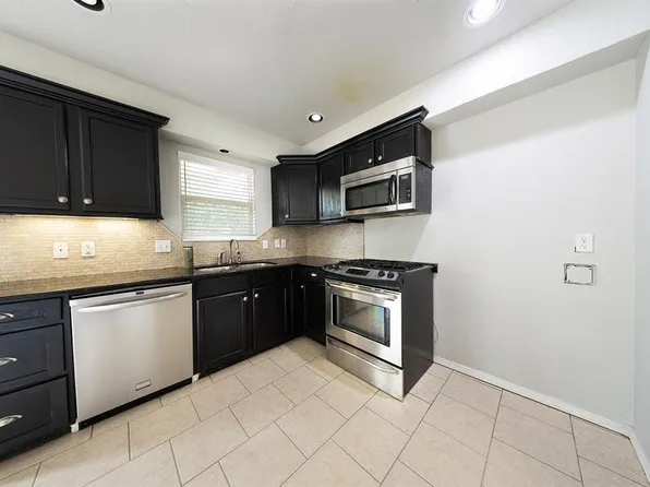 734 W 7th St, Edmond, OK 73003