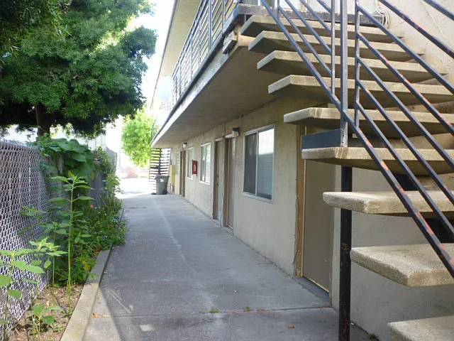 1079 San Pablo Ave — Photo 1