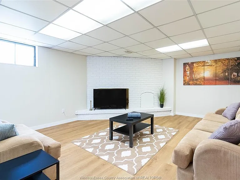 760 Wallace Ave — Photo 17
