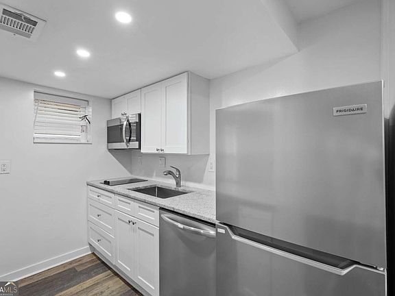 4th image of 789 Barnett St NE APT 4