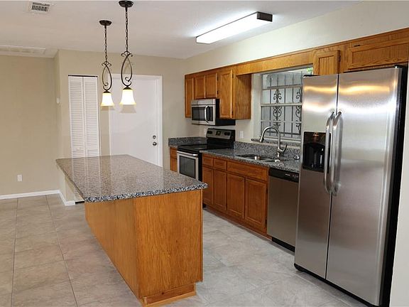 4th image of 2506 Oak Run Blvd