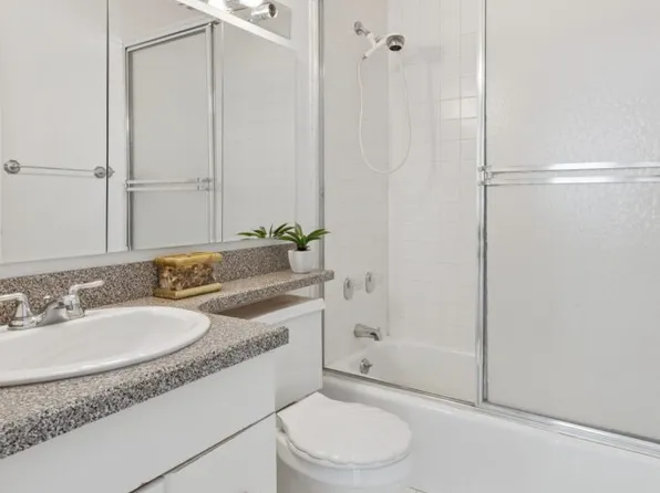 300 East 54th Street image 11 of 14