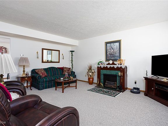 5th image of 812 Doty Dr